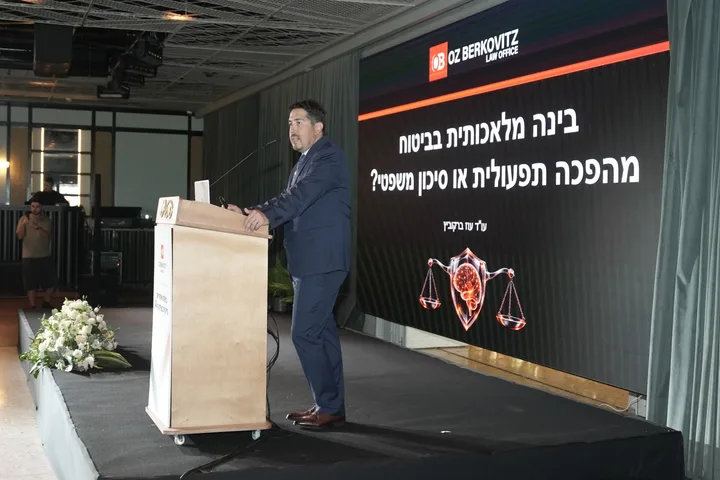 A presentation on artificial intelligence and insurance at the conference